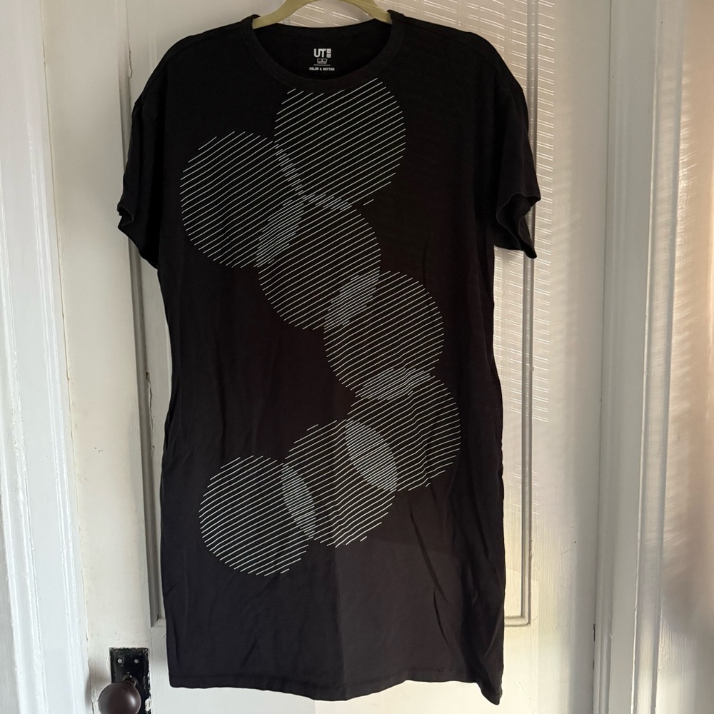 Uniqlo Womens black t shirt dress with white overlapping circles size small